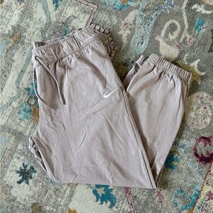 Nike 🏃🏽♀️ Sportswear Women’s Easy Joggers Tan/Beige